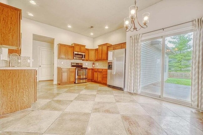 Building Photo - 2001 Cecil St