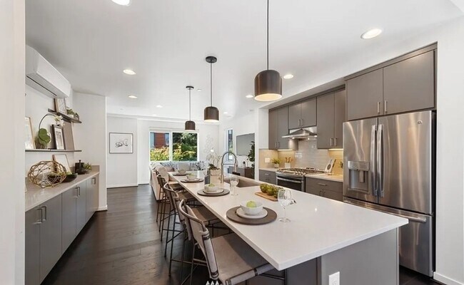 Building Photo - 4bd/3.5ba Seattle Condo