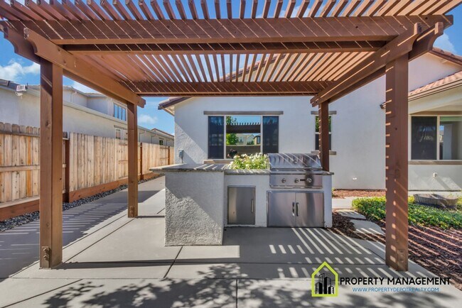 Building Photo - Vineyard Creek-Former Model Home