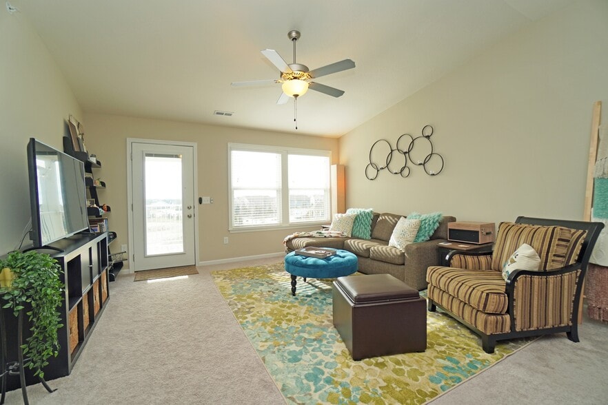 Great room - 165 Waterhaven Way