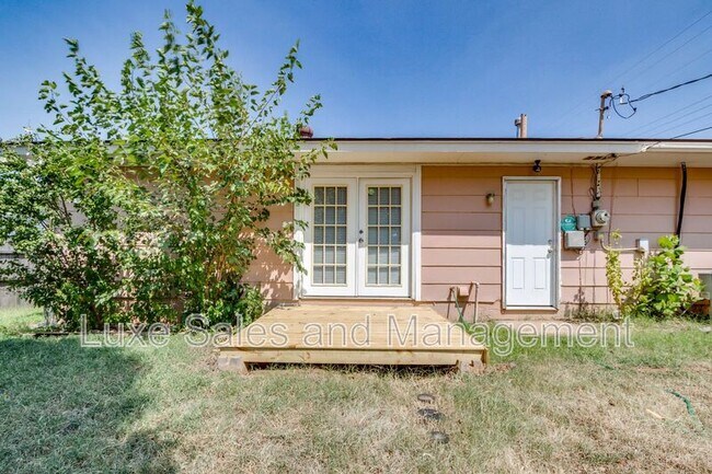 Building Photo - 1805 Melody Dr