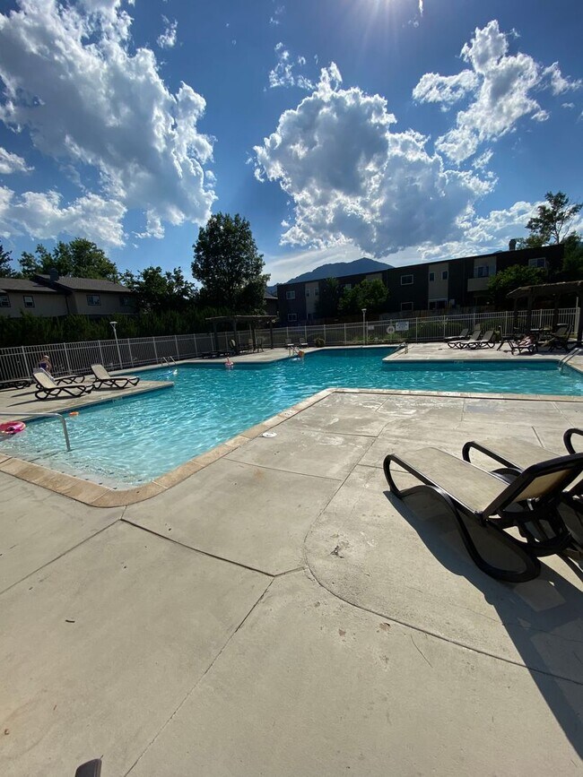 Building Photo - Bright & Lovely 3bd/2ba Townhouse in Mountain Shadows! AVAILABLE NOW