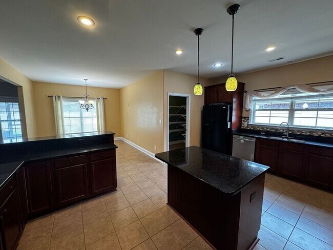 Building Photo - Near Redstone Arsenal Gate 1 with fence, storm shelter and AMAZING spa shower in primary suite