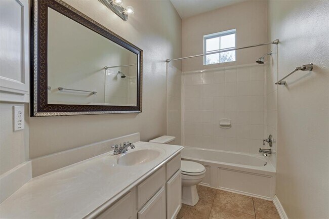 Building Photo - 6 Jester Oaks Pl