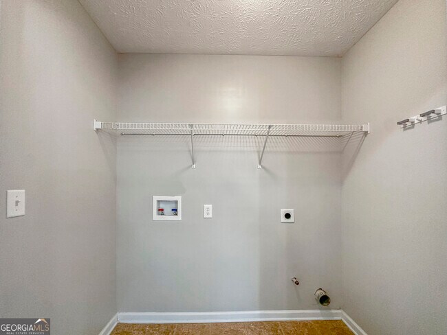 Building Photo - 806 Lilac Ln