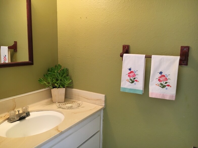 Downstairs Bath now painted white - 9831 Sepulveda Blvd
