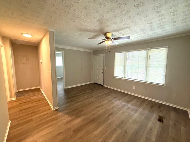 Building Photo - 7923 Shinn Dr