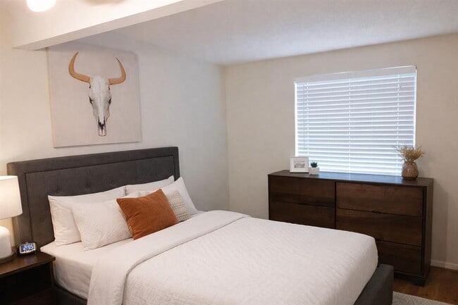 Building Photo - 2408 Longview St