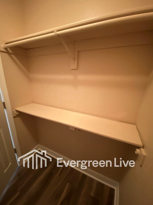 Building Photo - 76 Voda Ct