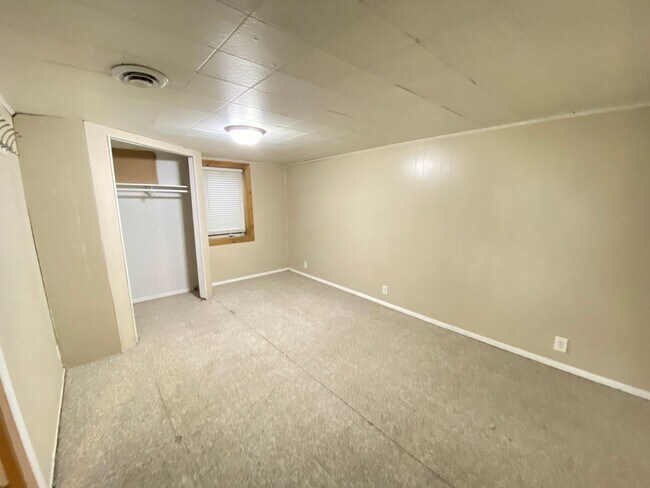 Building Photo - Now leasing for May 2026! Four Bed/Two Bath