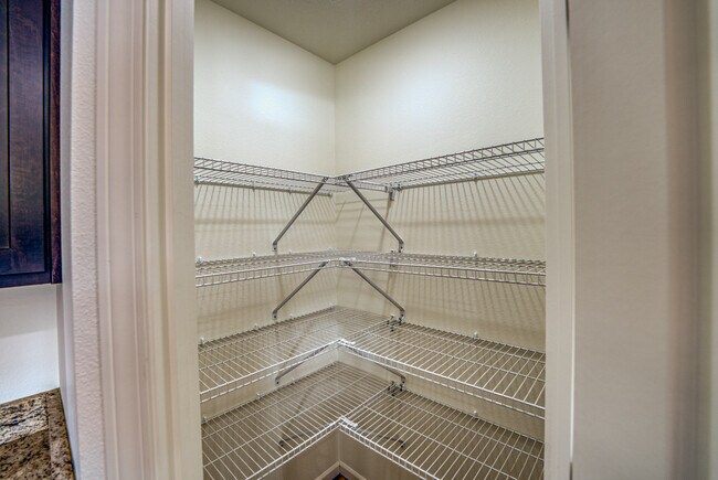 Building Photo - 204 E Sunset Cove Ln
