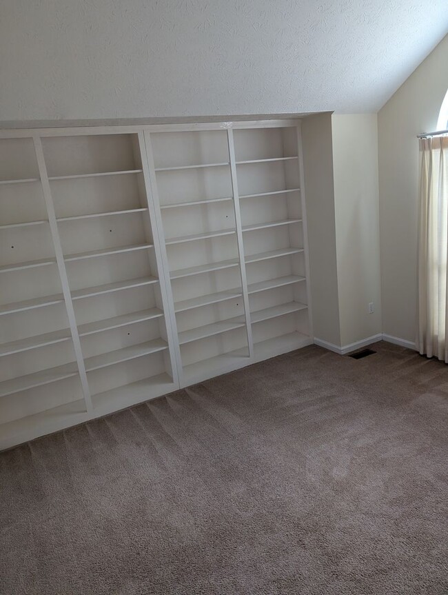 Building Photo - Spacious Home in Longhill Gate