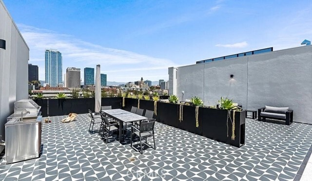 Building Photo - 904 S New Hampshire Ave