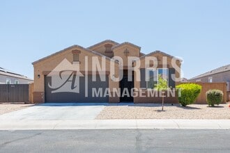 Building Photo - Low Maintenance Home Centrally Located