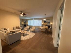 Building Photo - Large Mission Valley Condo