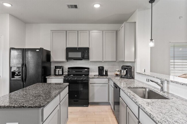 Building Photo - 5872 Strawflower Ln
