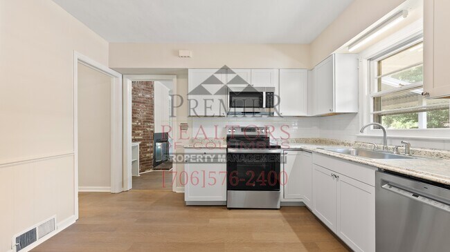 Building Photo - 2715 Barbara Ave