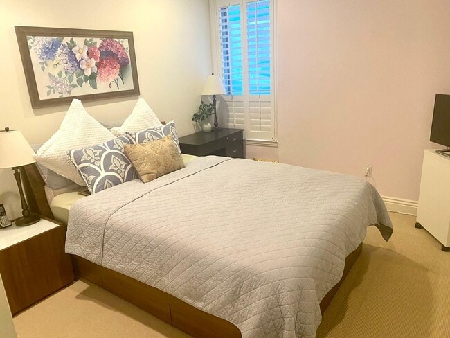 Building Photo - 525 Gough St