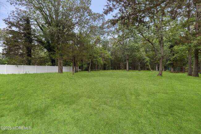 Building Photo - 741 Lakehurst Ave