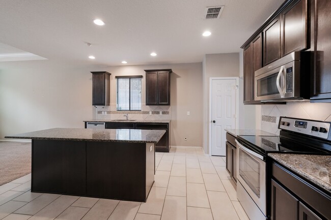 Building Photo - Bright & Spacious Home in Comal ISD