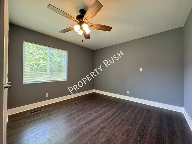 Building Photo - 743 Lanoir St