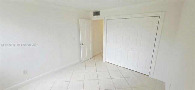 Building Photo - 10425 SW 112th Ave