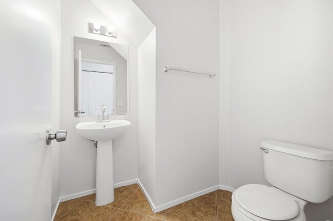 Building Photo - "Modern Comfort Close to Nellis Airforce Base: Spacious 3-Bed Home with 2.5 Baths in Vibrant Las ...