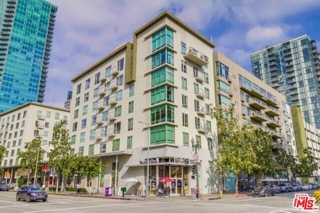 Building Photo - 645 W 9th St