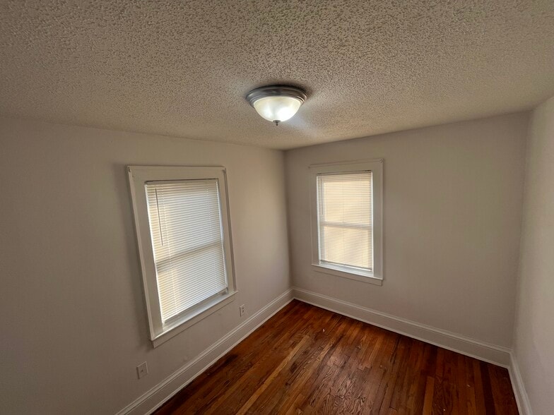 Building Photo - 131 Tolland St