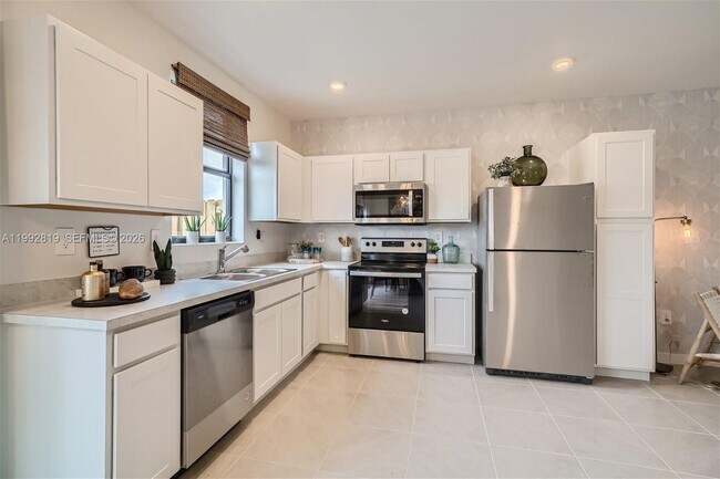 Building Photo - 359 NE 16th St