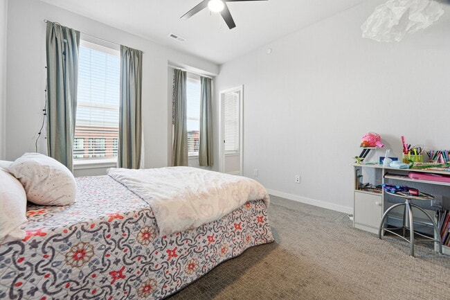 Building Photo - 2272 Old Rail Wy