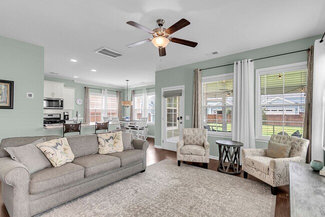 Building Photo - Fully Furnished 3 Bedroom, 2.5 Bathroom Ho...