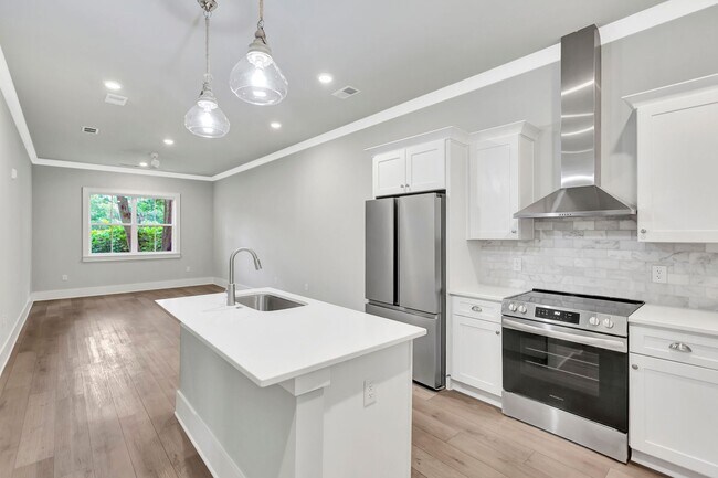 Building Photo - Updated 2-Bedroom Home in Indigo Hall at H...