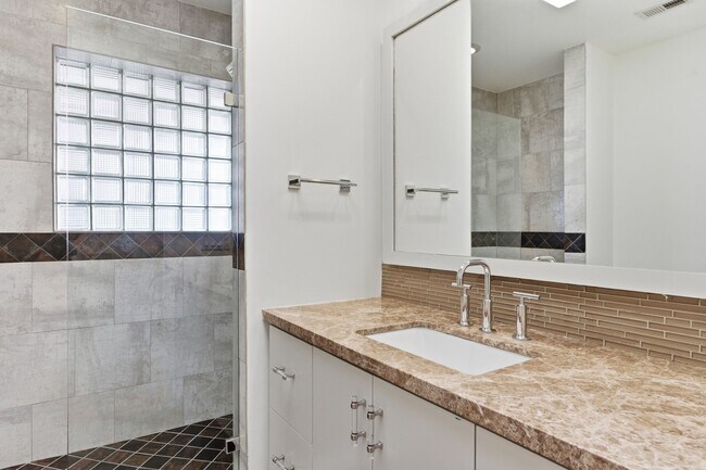 Building Photo - 531 Azaleadell Dr