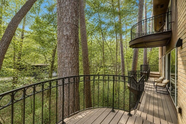 Building Photo - 201 Vanderpool Ln