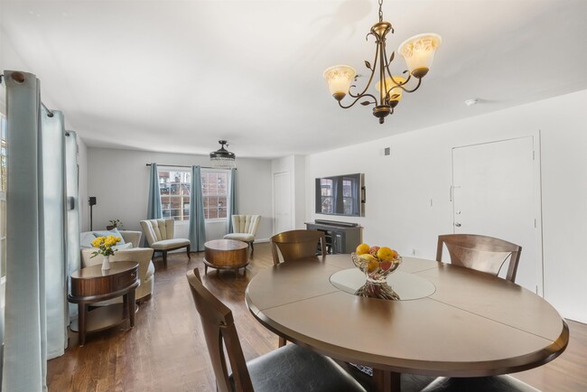 Building Photo - 519 3rd St