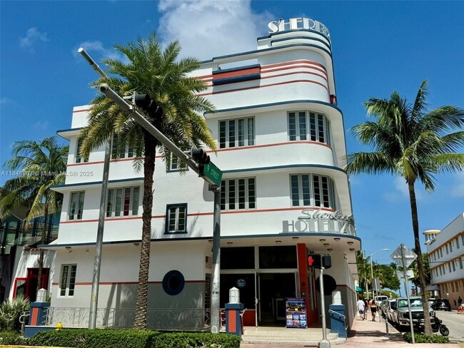 Building Photo - 901 Collins Ave