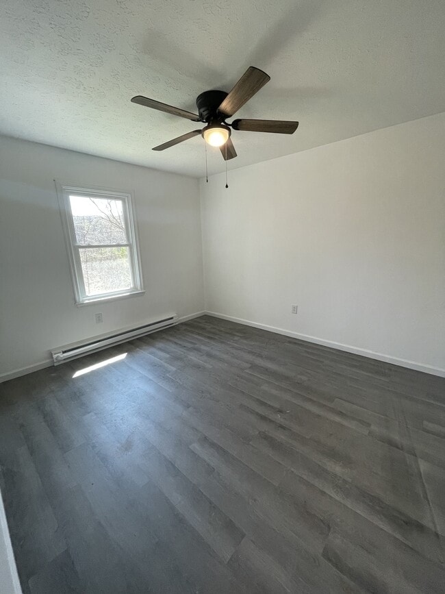 Building Photo - 143 Hughes Dr