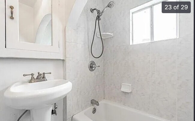 Building Photo - 10526 Downey Norwalk Rd