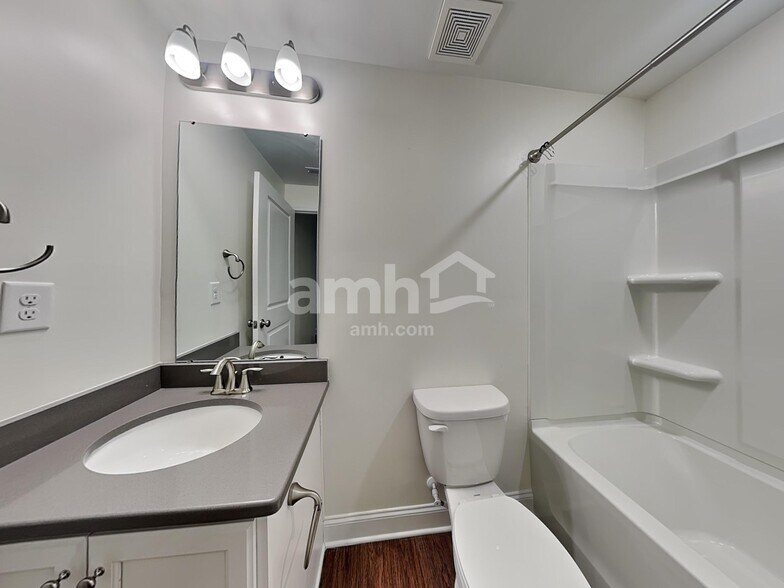 Building Photo - 184 Larragan Dr