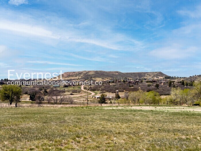 Building Photo - 2040 Oakcrest Cir