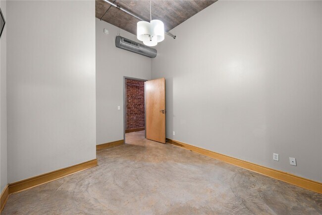 Building Photo - 2201 Locust St
