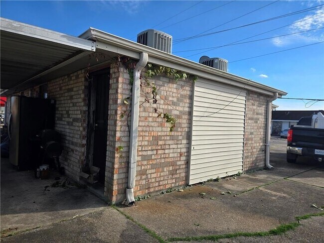 Building Photo - 901 W Genie St