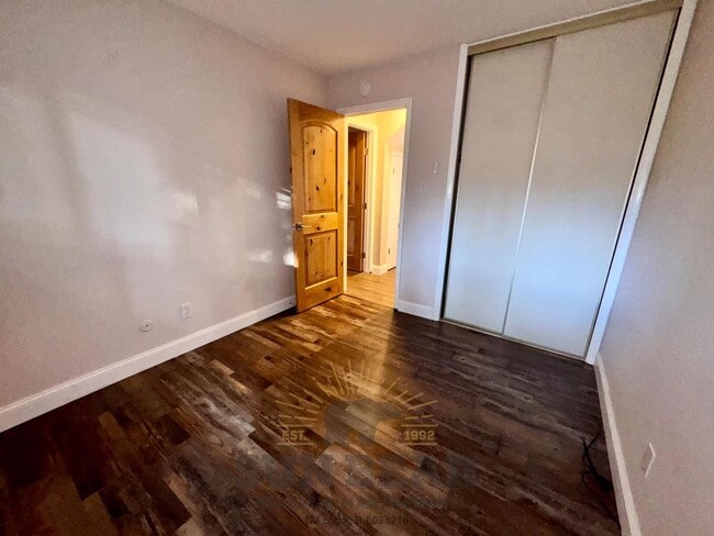 Building Photo - 3 Bedroom!  Dog Friendly!