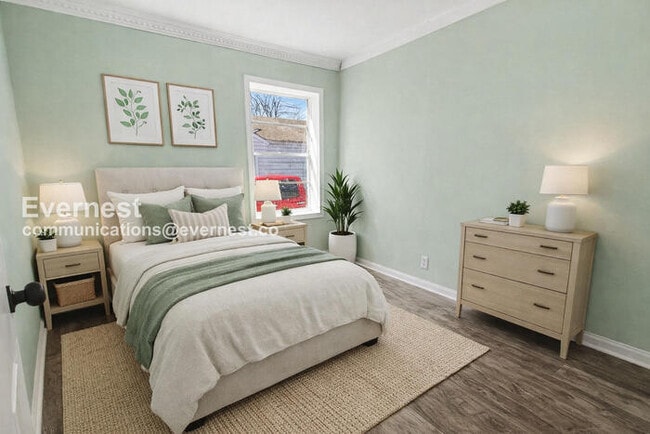 Building Photo - 3 Bed/2 Bath with Off-Street Parking / Vouchers Accepted / Available Now!