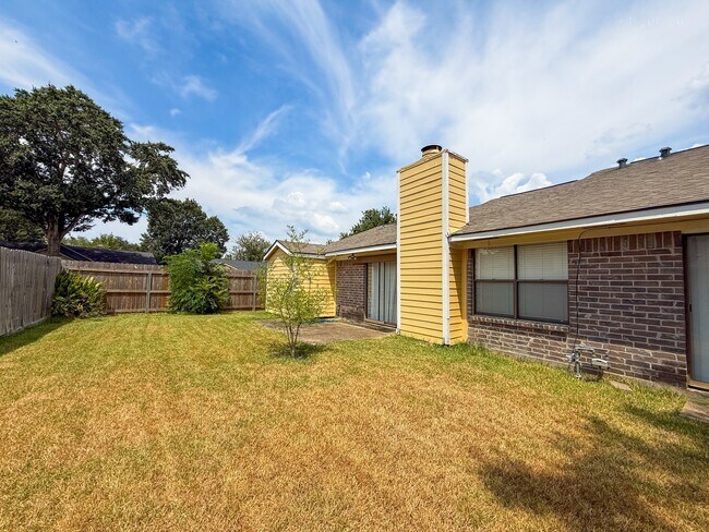 Building Photo - 530 Belwin Dr
