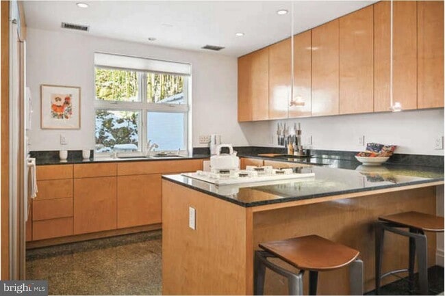 Building Photo - 4527 Q Pl NW