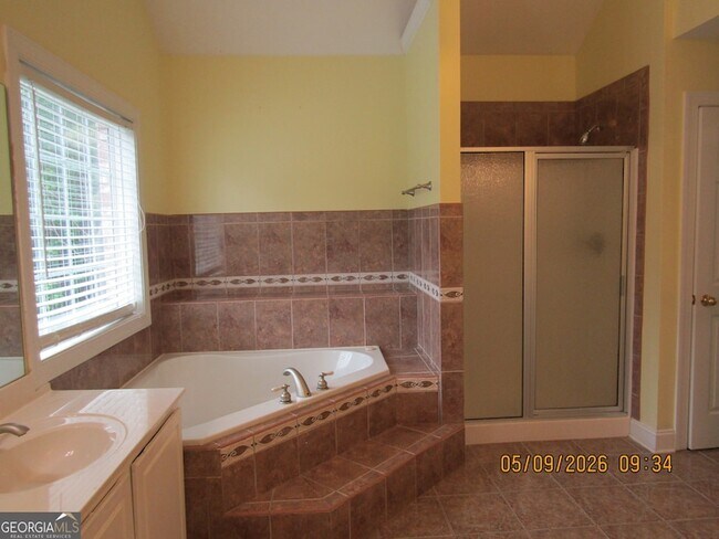 Building Photo - 2811 Weatherstone Cir SE