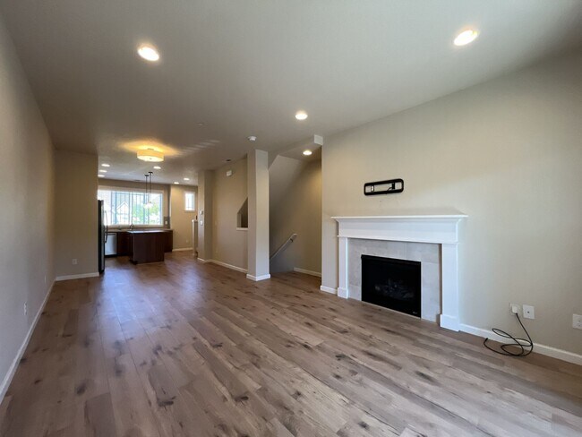 Building Photo - Modern Bull Mountain Townhome with Two Private Suites, Clubhouse, Pool, Fitness Center & Modern F...