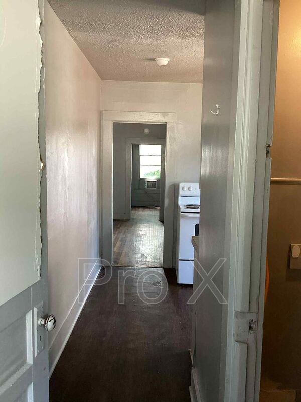Building Photo - 349 S Wood St